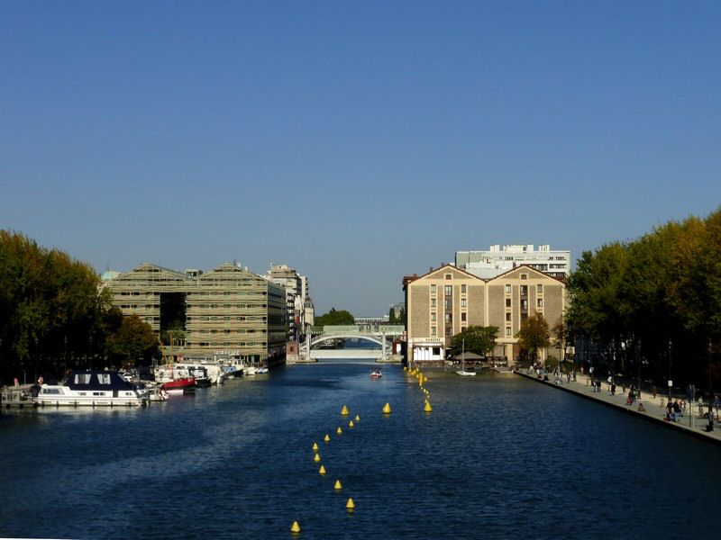 Canal Saint-Martin 12 port de La Villette pont montant.jpg